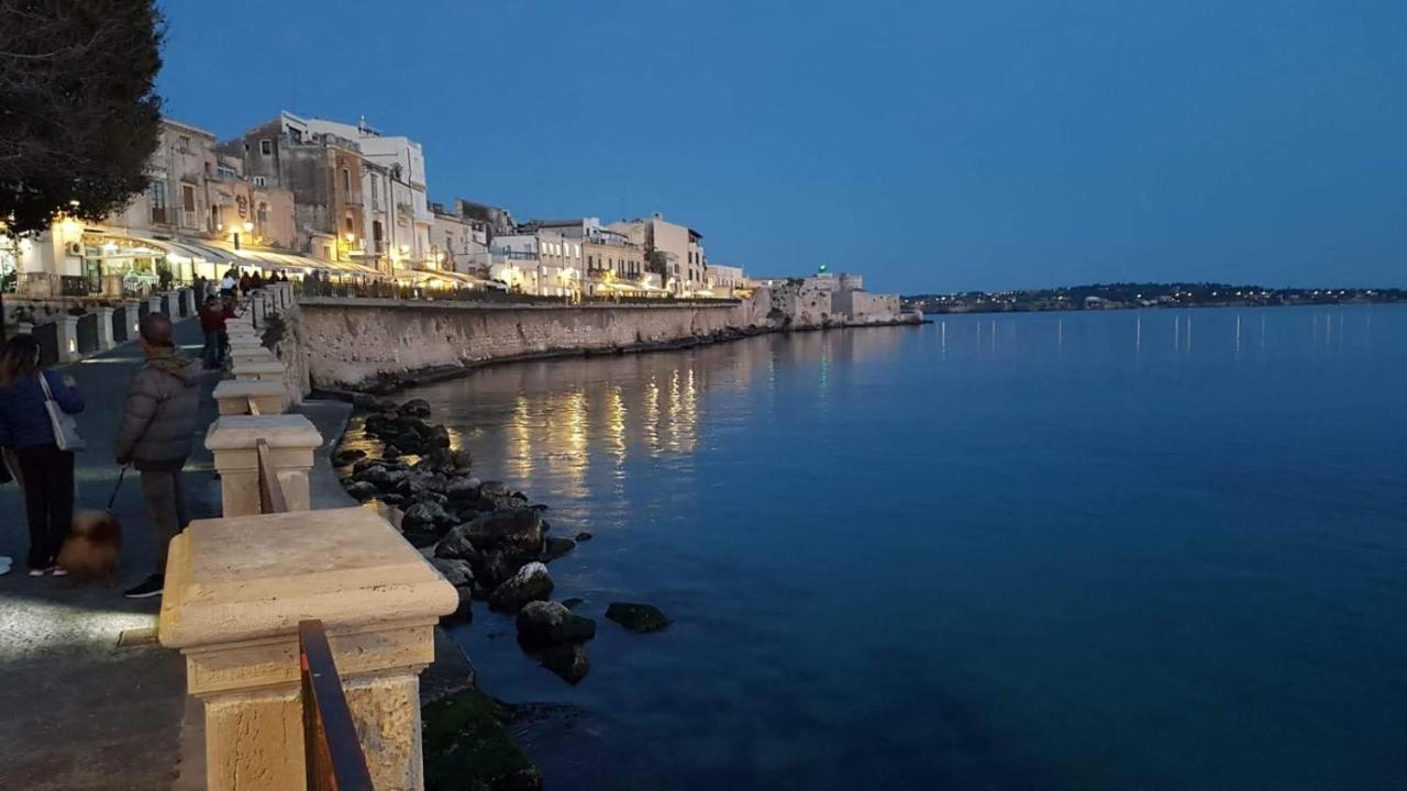Ortigia Porta Del Mare Apartment Syracuse Bagian luar foto